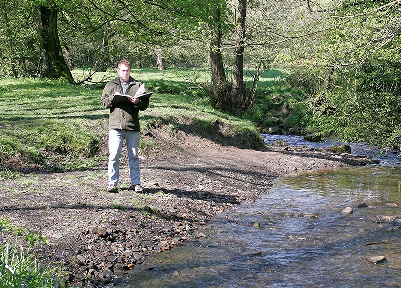 Alistair Butt sketching on location